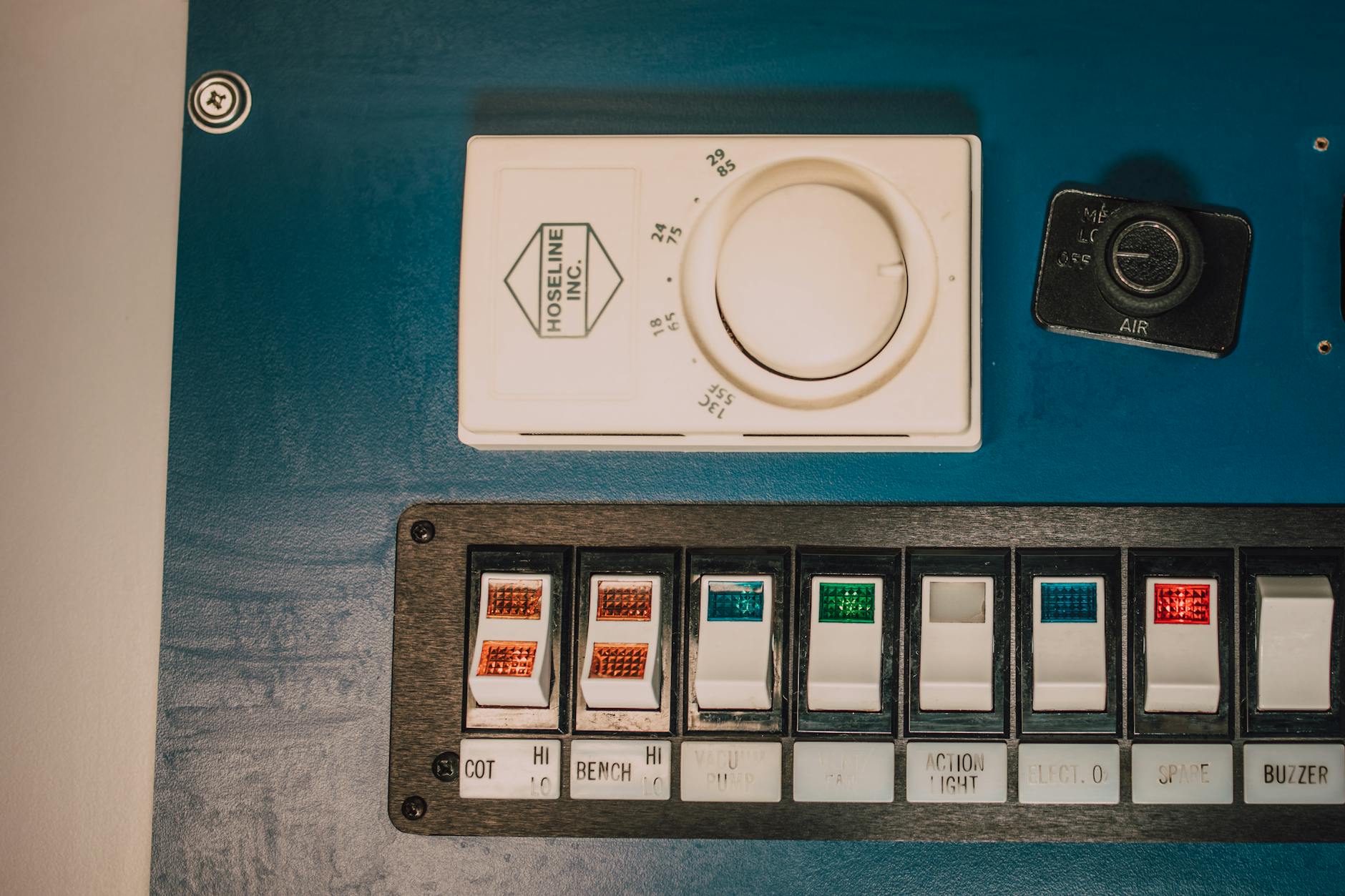 Панель перемикачів для підключення генератора до будинку