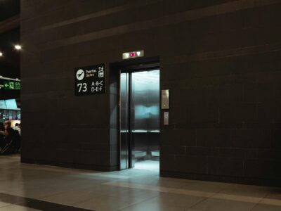 Как открыть лифт без света — двери лифта в многоэтажном доме