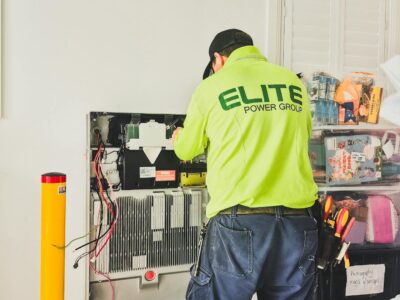 ІБП безперебійник підключений до домашнього роутера для автономної роботи інтернету