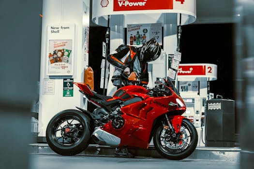 Бензиновый генератор во дворе — расход топлива зависит от мощности и нагрузки